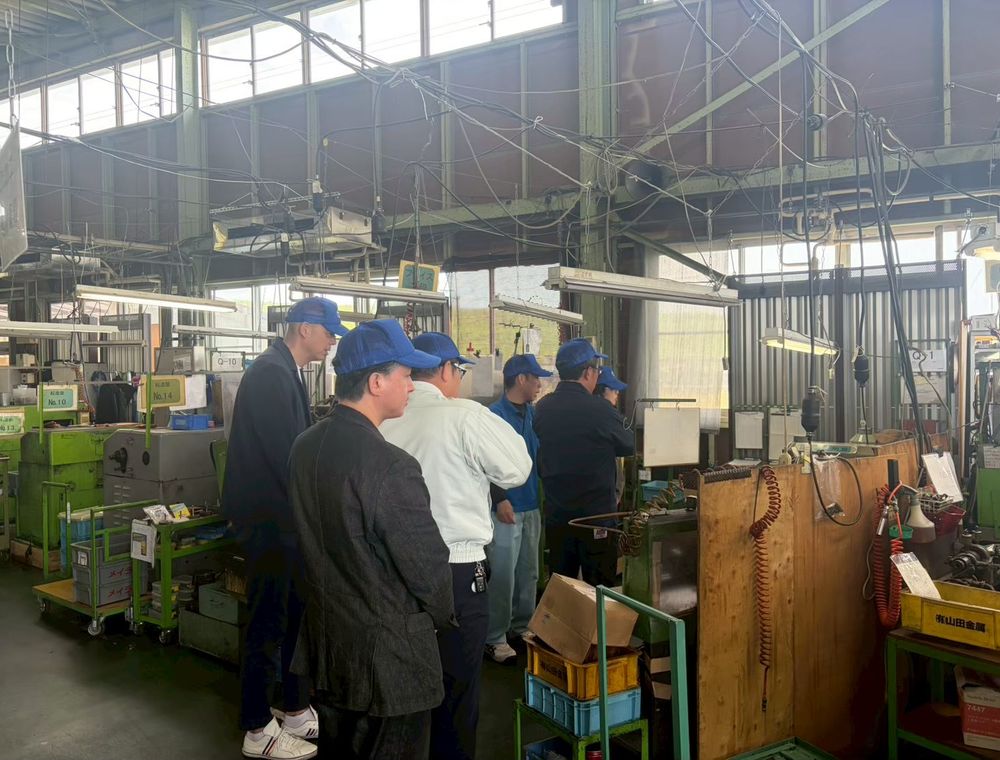 山田金属株式会社での工場見学のようす
